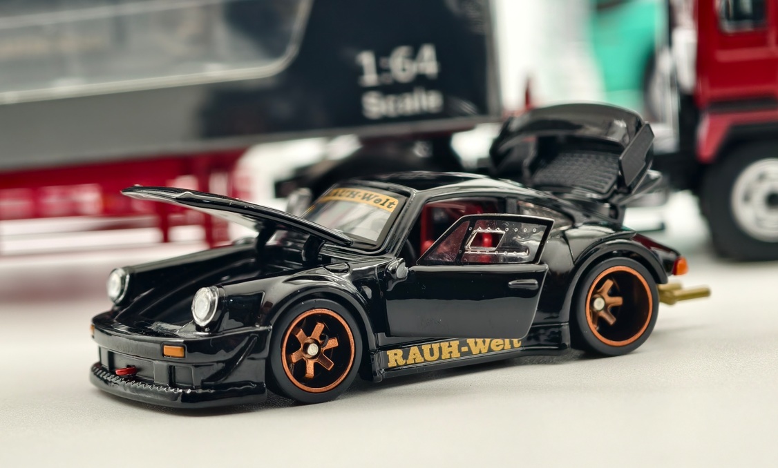 Porsche 930 RWB All Opening