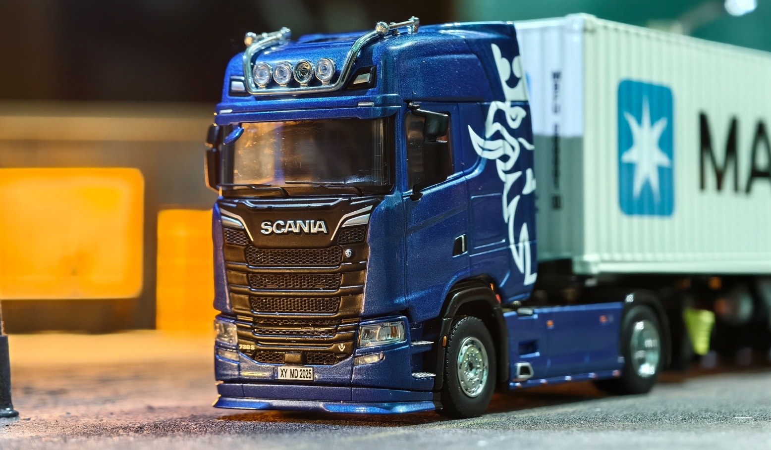 Scania 730S Trailer With Container
