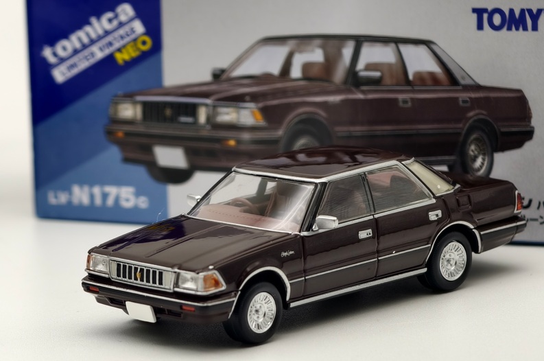 Toyota Crown Royal Saloon
