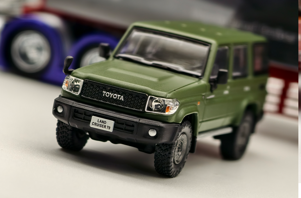 Toyota Land Cruiser 76 Army Green