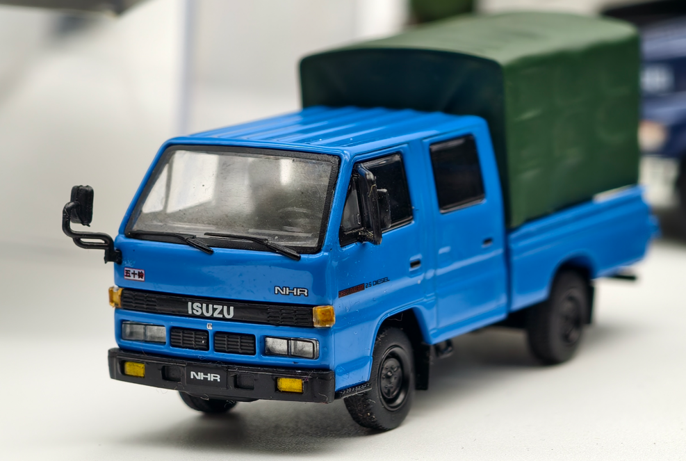 ISUZU NKR Double Cab Pickup