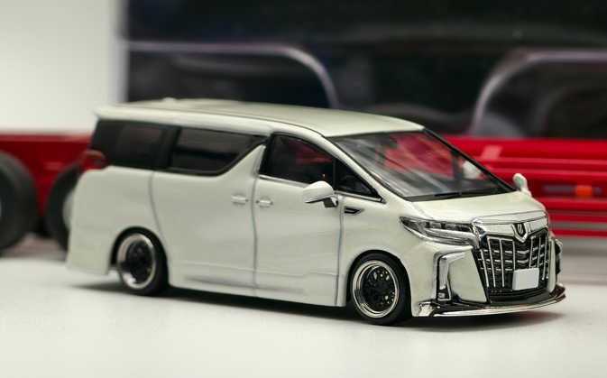 Toyota Alphard Pearl White