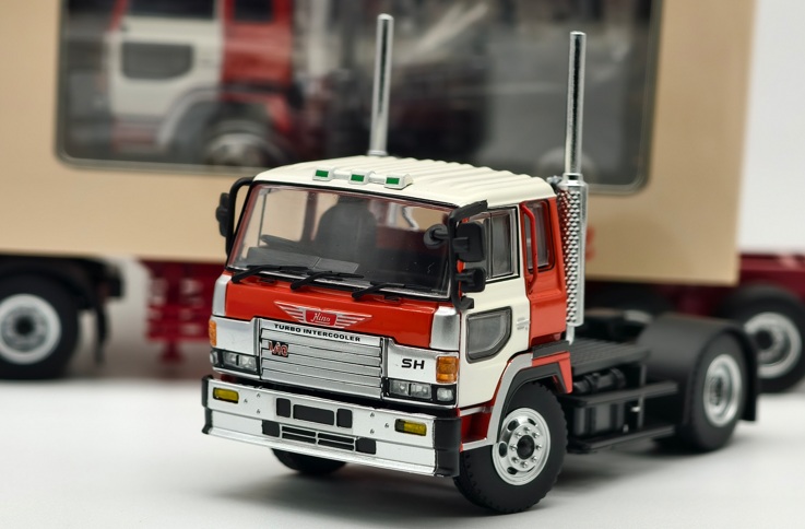 Hino Super Dolphin SH