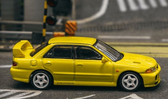 Mitsubishi Lancer GSR Evolution III Yellow with Cards