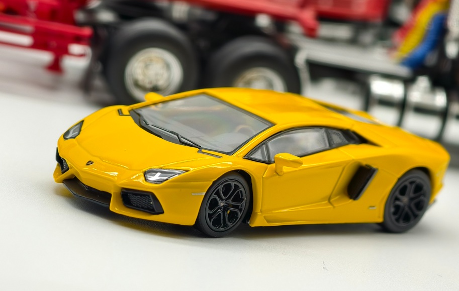 Lamborghini Aventador LP700-4 Yellow